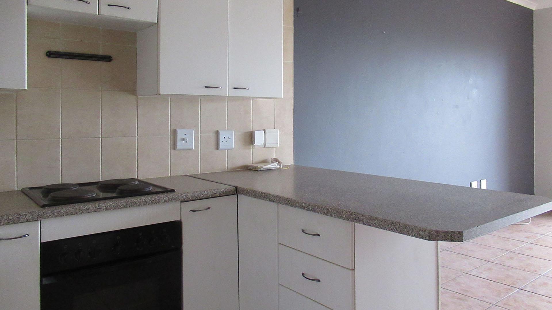 Kitchen - 9 square meters of property in Krugersdorp