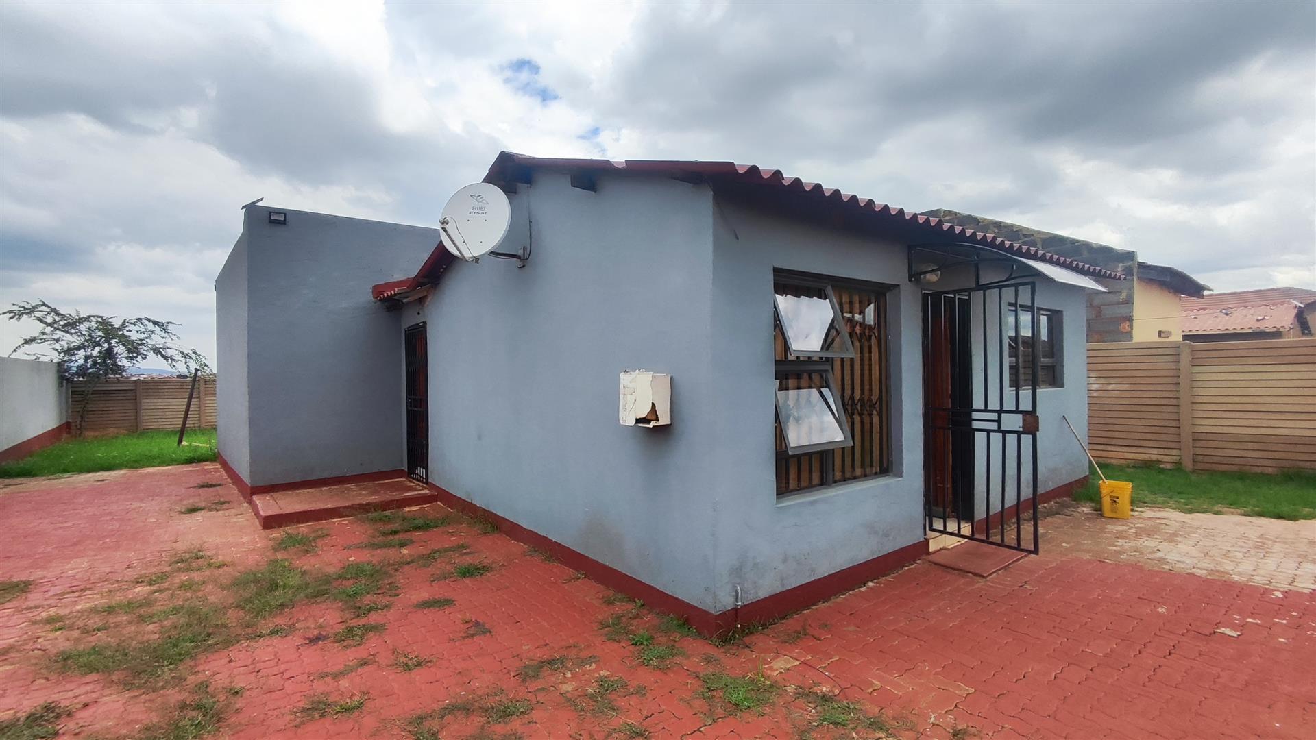 Front View of property in Vosloorus