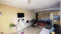 Lounges - 25 square meters of property in Vosloorus