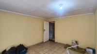 Lounges - 25 square meters of property in Vosloorus