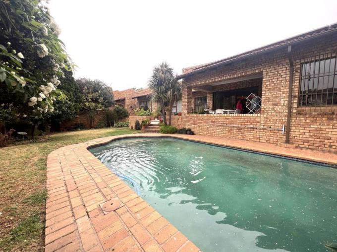 4 Bedroom Cluster for Sale For Sale in Morninghill - MR668566