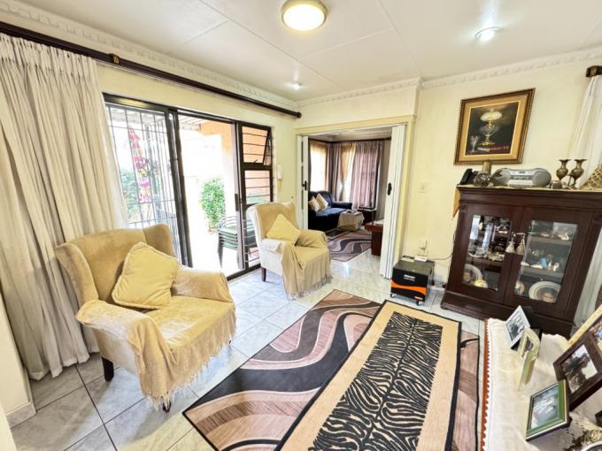 3 Bedroom Simplex for Sale For Sale in Bedfordview - MR668600