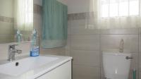 Main Bathroom - 5 square meters of property in Roseacre