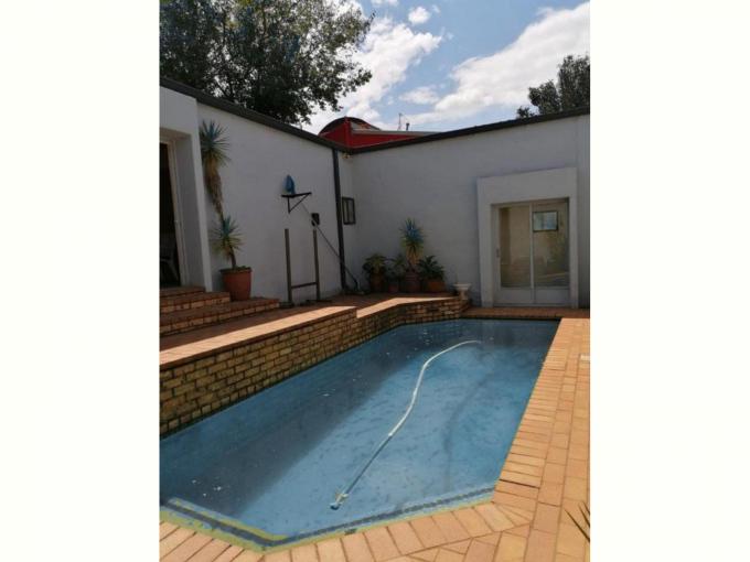 6 Bedroom House for Sale For Sale in Lenasia - MR668670