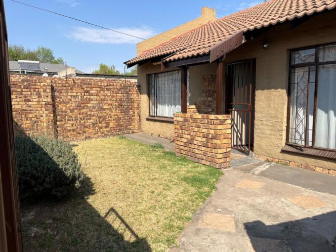 2 Bedroom Simplex for Sale For Sale in Middelburg - MP - MR668698