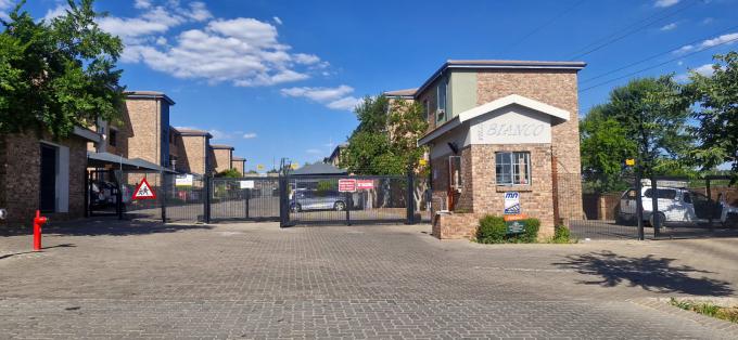 2 Bedroom Apartment for Sale For Sale in Rooihuiskraal - MR668755