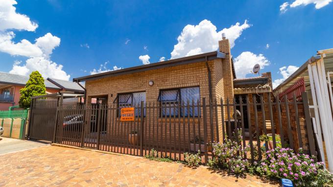 2 Bedroom House for Sale For Sale in Lenasia - MR668764