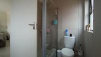 Main Bathroom - 8 square meters of property in Louwlardia