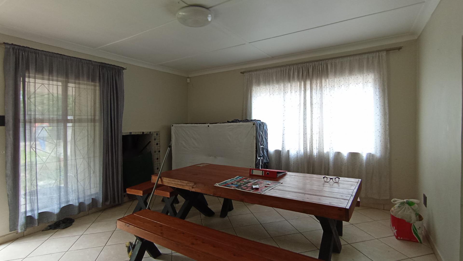 Dining Room - 17 square meters of property in Westdene (JHB)