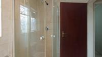 Bathroom 3+ - 4 square meters of property in Westdene (JHB)