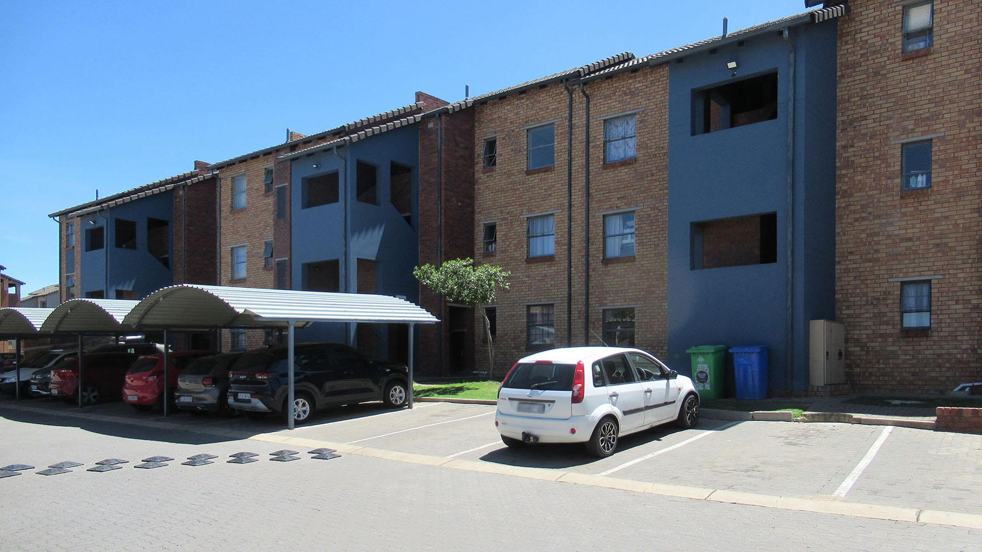 Front View of property in Olifantsvlei 327-Iq