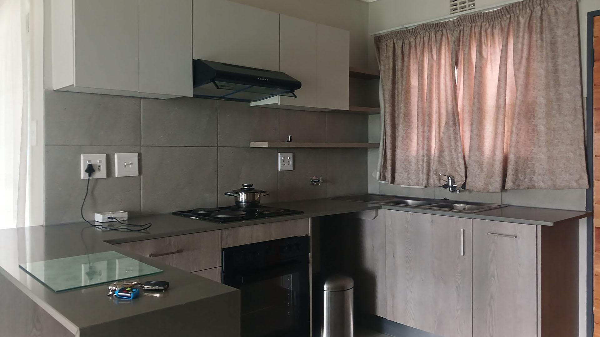 Kitchen - 8 square meters of property in Mindalore