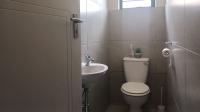 Bathroom 2 - 3 square meters of property in Mindalore