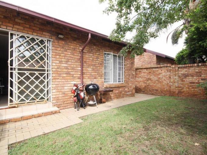 2 Bedroom Simplex for Sale For Sale in Rooihuiskraal North - MR668955