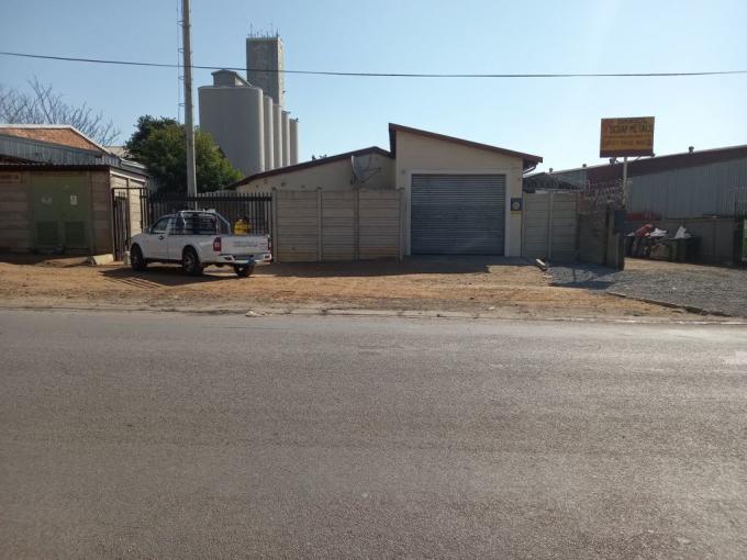 Commercial to Rent in Rustenburg - Property to rent - MR668970