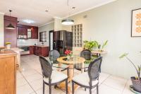 Dining Room - 16 square meters of property in Witpoortjie