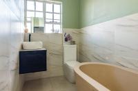 Main Bathroom - 6 square meters of property in Witpoortjie