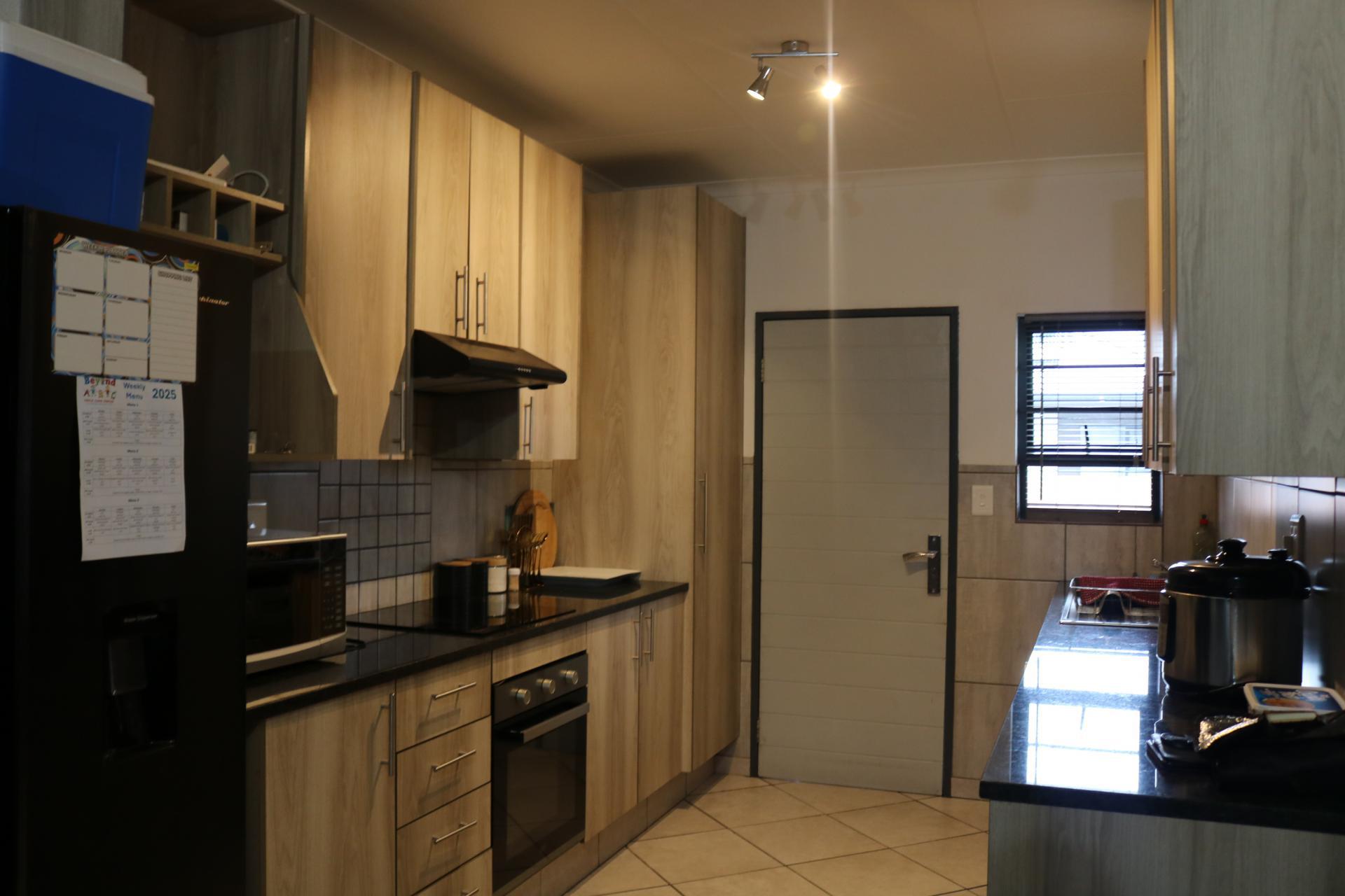 Kitchen of property in Ravenswood