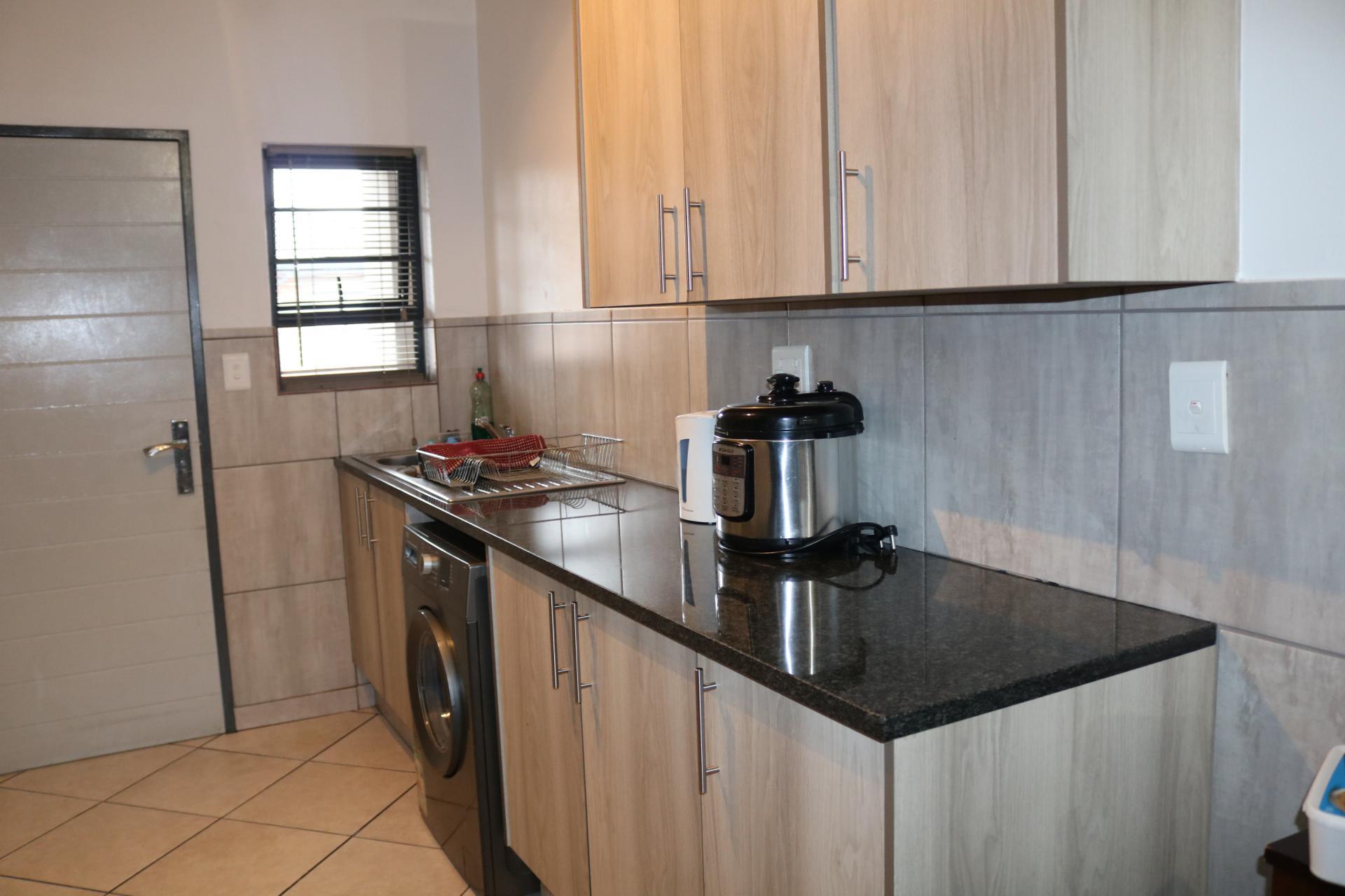 Kitchen of property in Ravenswood