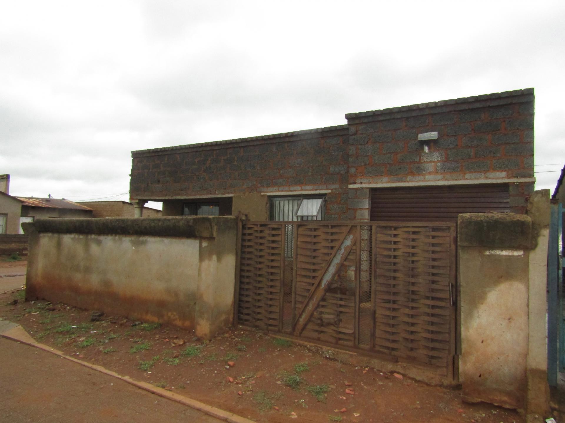 Front View of property in Vosloorus