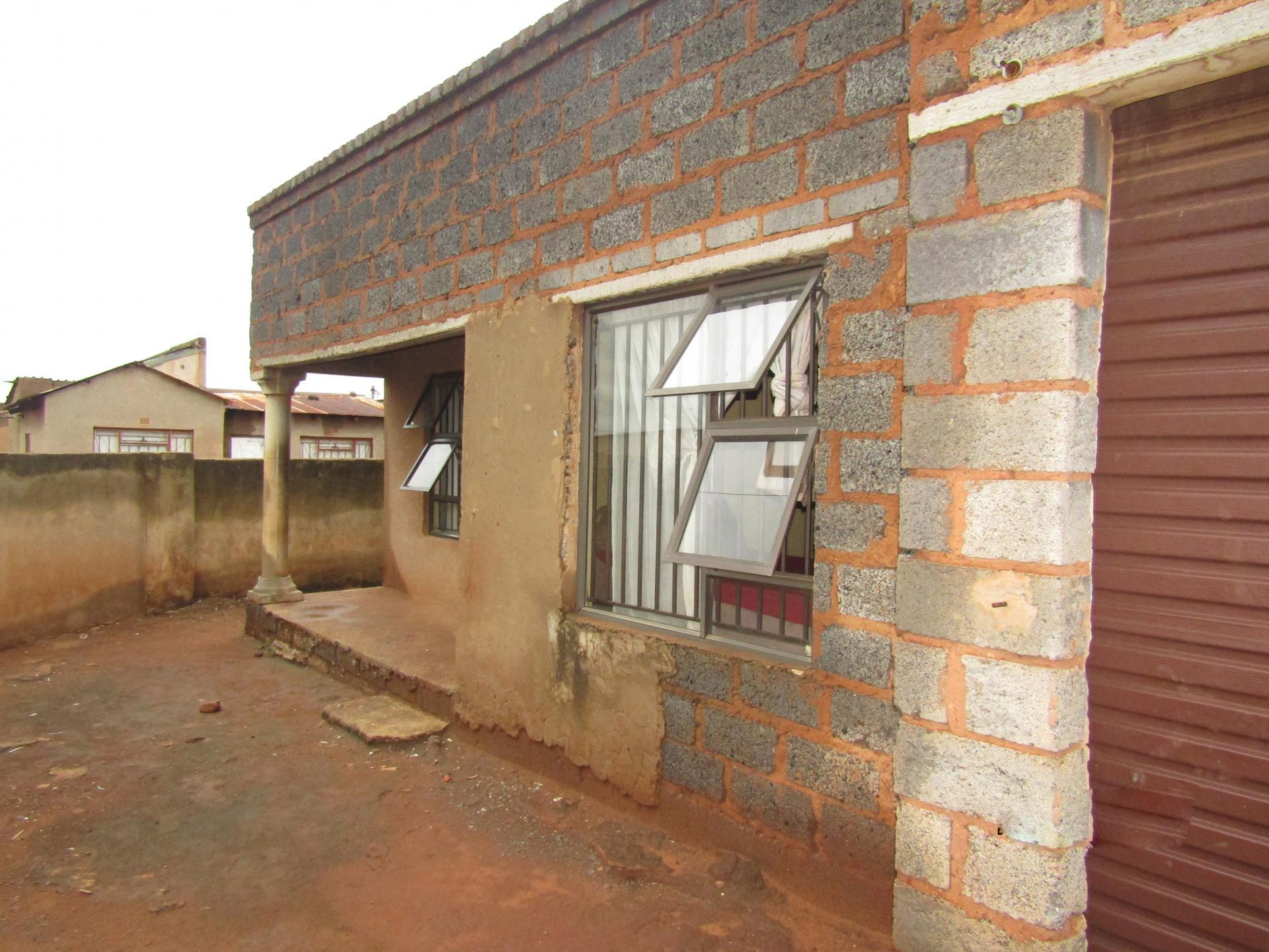 Front View of property in Vosloorus