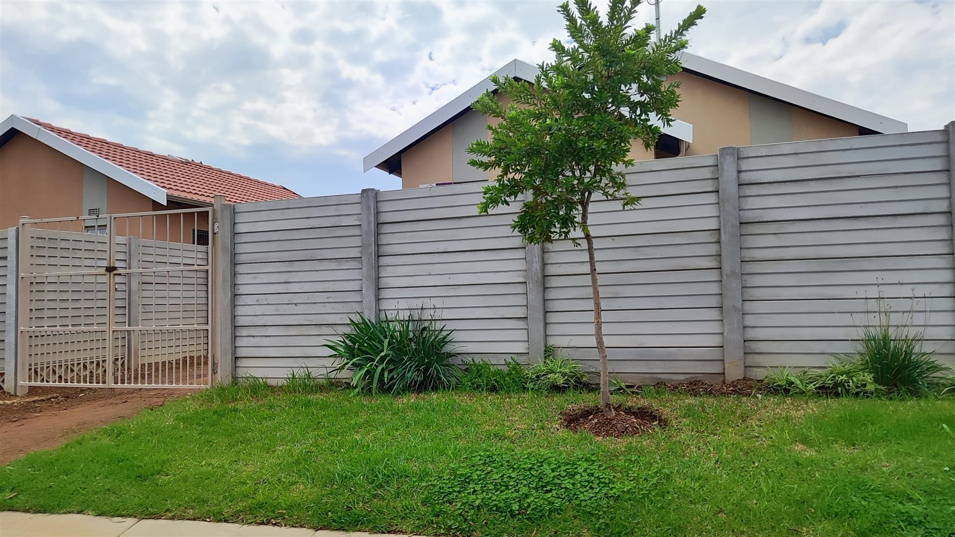 Front View of property in Palm Ridge