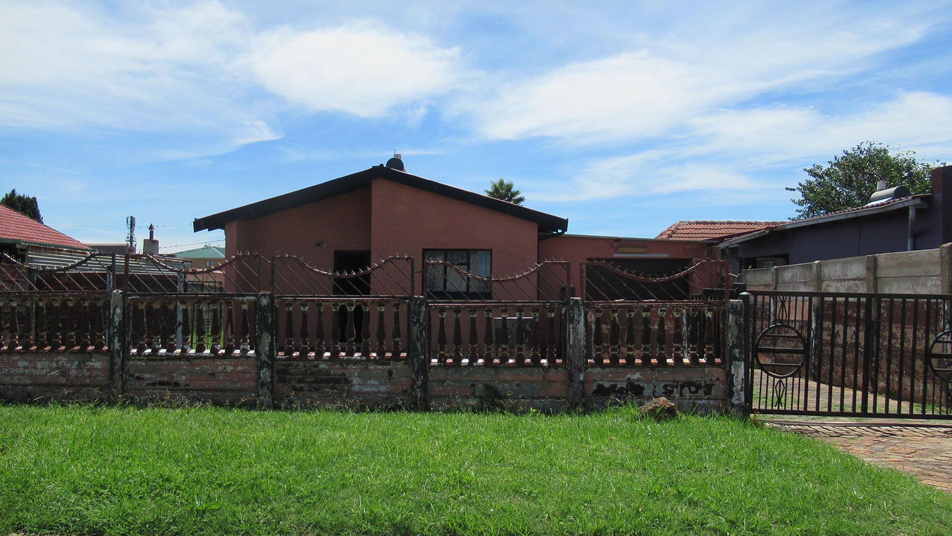 Front View of property in Lenasia