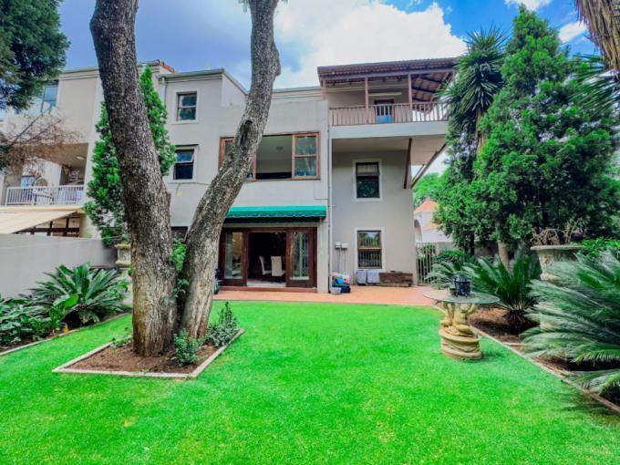 2 Bedroom Apartment for Sale For Sale in Oaklands - JHB - MR669134