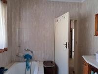 Main Bathroom of property in Parkmore