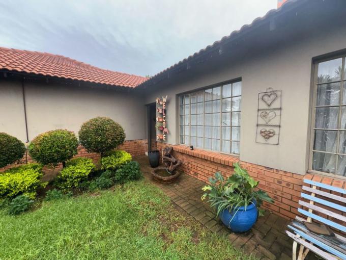 3 Bedroom House for Sale For Sale in Waterval East - MR669420