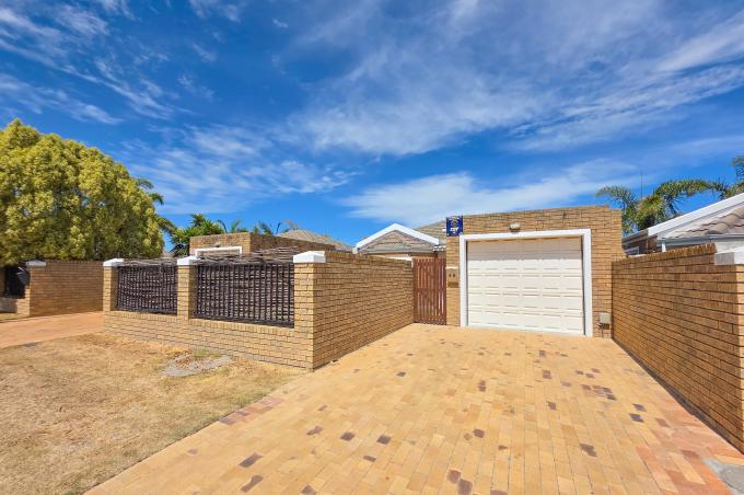 2 Bedroom House for Sale For Sale in Sonstraal Heights - MR669479