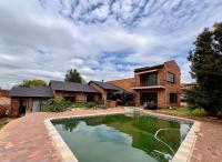  of property in Glenvista