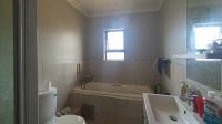 Main Bathroom - 7 square meters of property in Derdepoortpark