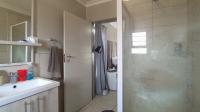 Main Bathroom - 7 square meters of property in Derdepoortpark