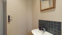 Bathroom 2 - 9 square meters of property in Cyrildene