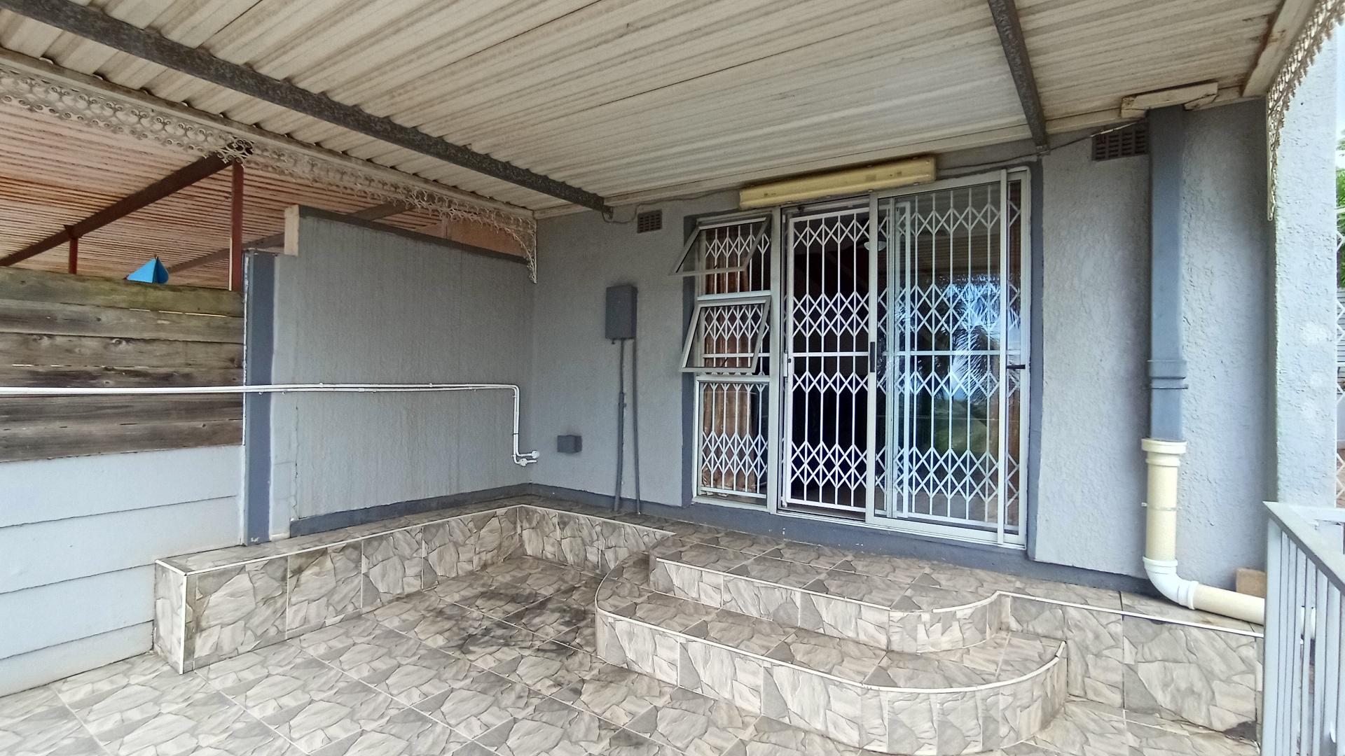 Patio - 22 square meters of property in Lotus Park