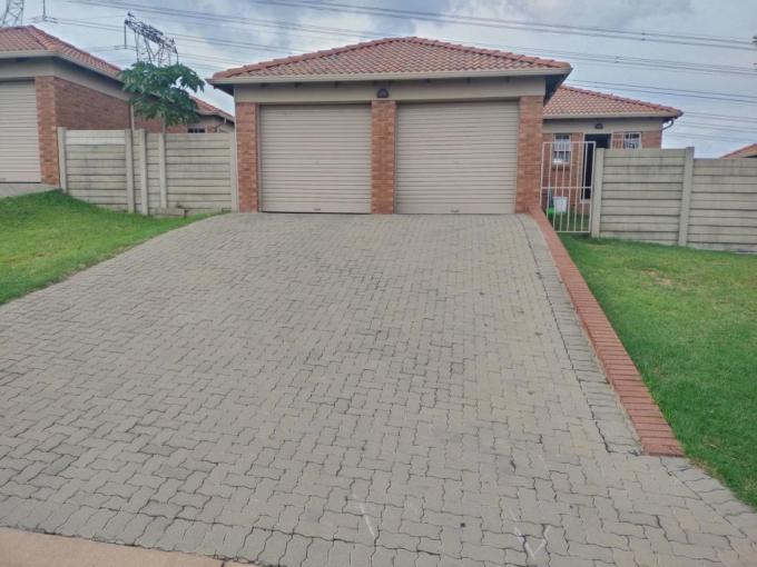 3 Bedroom House for Sale For Sale in Olievenhoutbos - MR670044