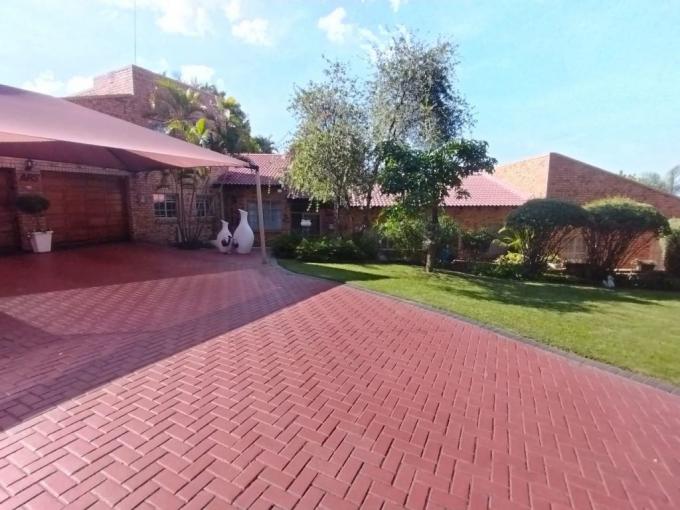 4 Bedroom House for Sale For Sale in Safarituine - MR670069