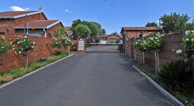 2 Bedroom Simplex for Sale For Sale in Weltevreden Park - MR670130