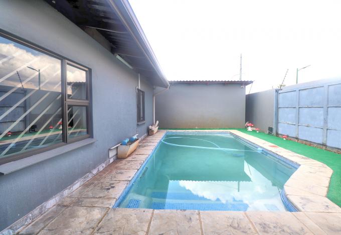 3 Bedroom House for Sale For Sale in Lenasia - MR670138