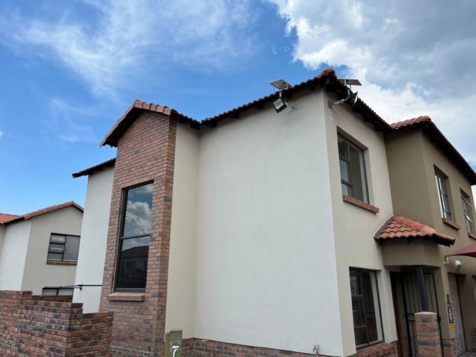 3 Bedroom Simplex for Sale For Sale in Waterval East - MR670205