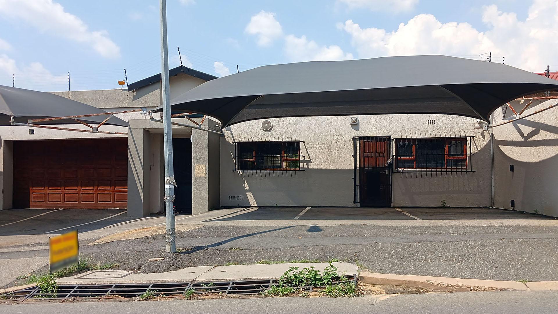 Front View of property in Johannesburg North