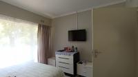 Bed Room 1 - 18 square meters of property in Fourways