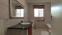 Bathroom 1 - 9 square meters of property in Fourways