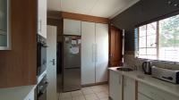 Kitchen - 16 square meters of property in Fourways