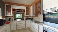 Kitchen - 16 square meters of property in Fourways