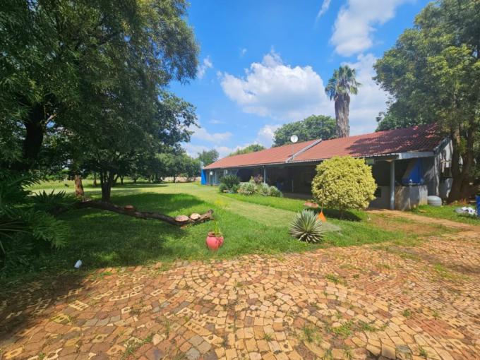 Commercial for Sale For Sale in Waterkloof (Rustenburg) - MR670390