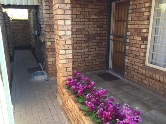 3 Bedroom Simplex to Rent in Eldoraigne - Property to rent - MR670570