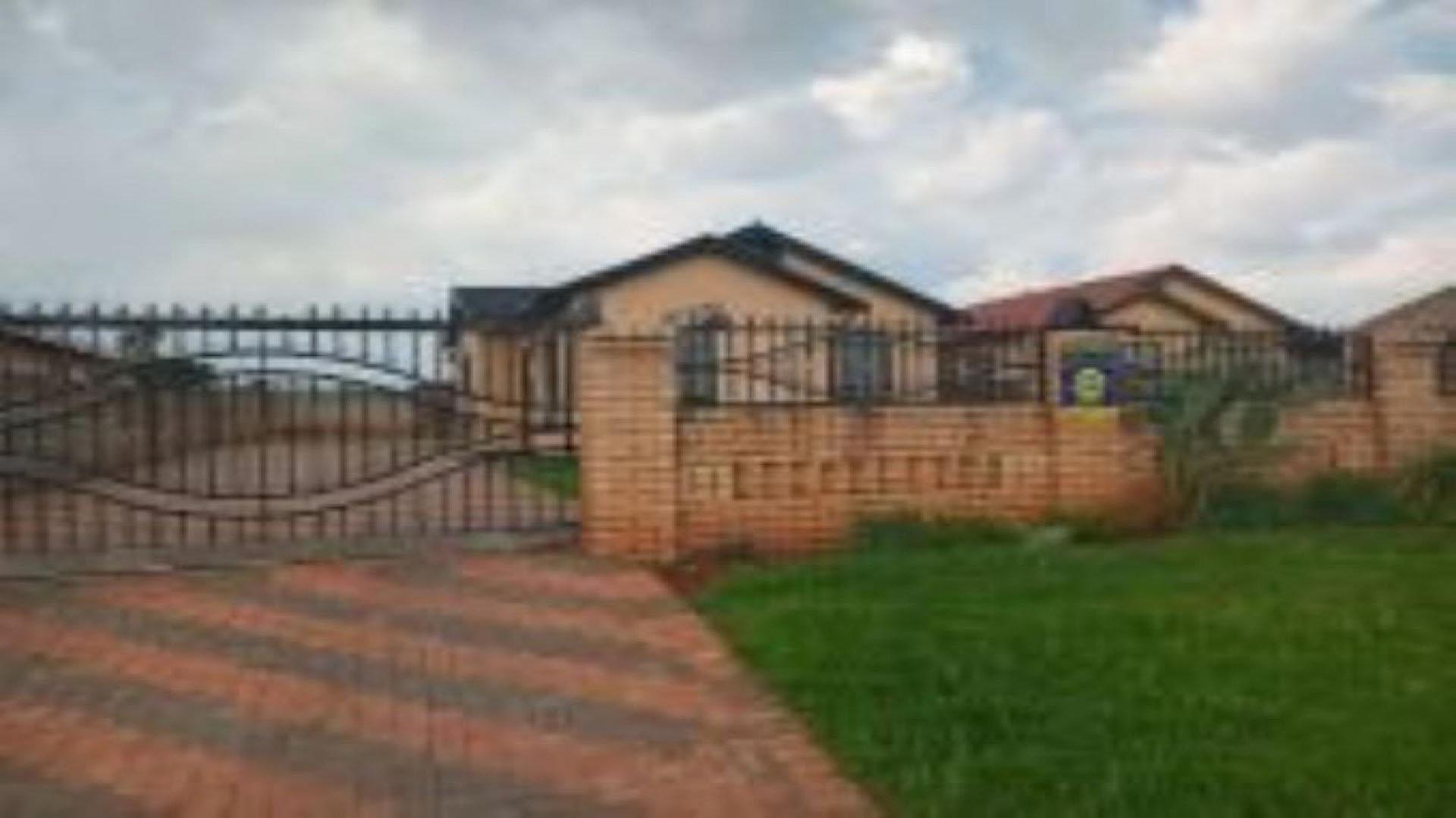 Front View of property in Vosloorus