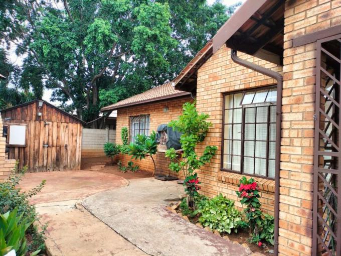 3 Bedroom House to Rent in Rustenburg - Property to rent - MR670709